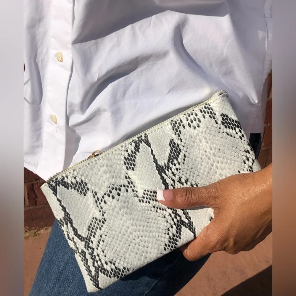 NWT Snakeskin Crossbody Wristlet Clutch